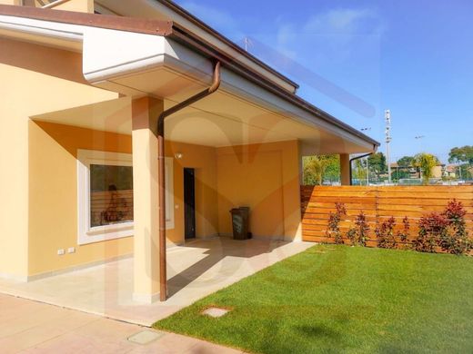 Villa en Ladispoli, Roma