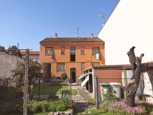 Villa in Sesto San Giovanni, Milan