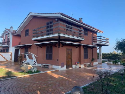 Villa in Ladispoli, Rome