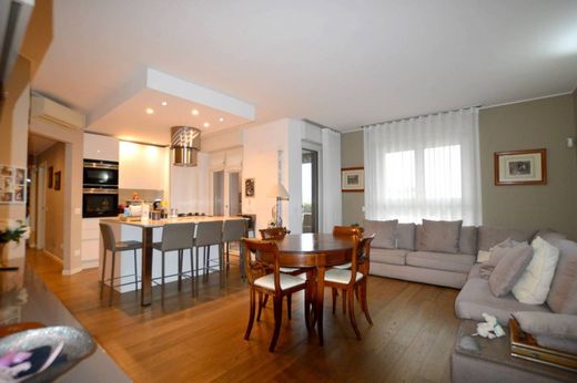 Apartment / Etagenwohnung in Buccinasco, Mailand