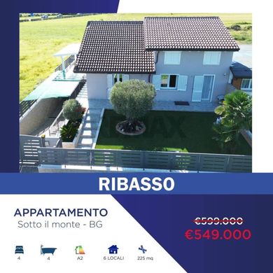 Villa in Sotto il Monte Giovanni XXIII, Provincia di Bergamo