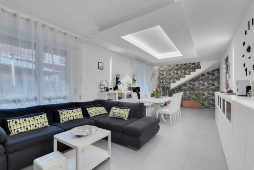 Villetta a Schiera a Trezzano sul Naviglio, Milano