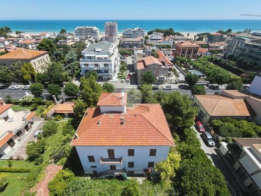 Villa Roseto degli Abruzzi, Teramo ilçesinde