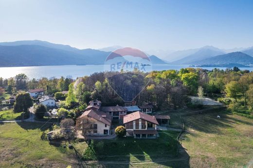 Villa - Laveno-Mombello, Provincia di Varese