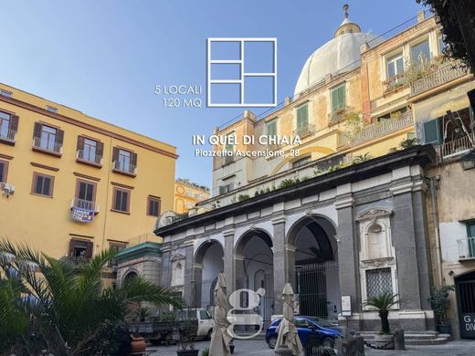 Apartment / Etagenwohnung in Neapel, Kampanien