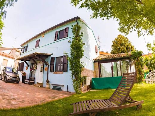 Villa in Mondolfo, Pesaro and Urbino