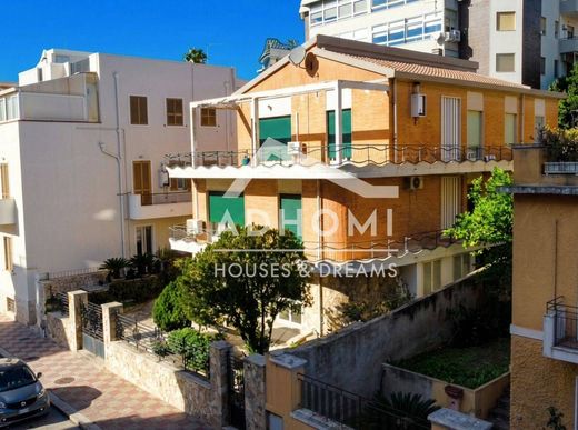 Villa in Cagliari, Provincia di Cagliari