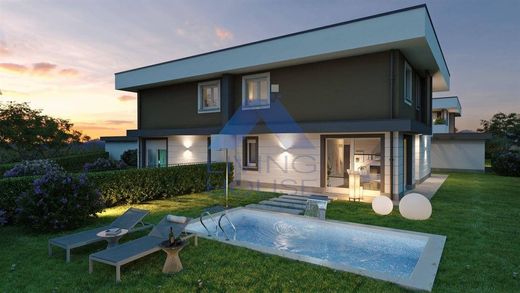 Villa en Lesmo, Provincia di Monza e della Brianza