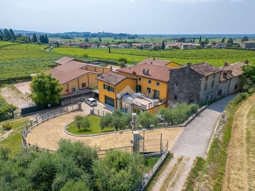 Köy evi Sant'Ambrogio di Valpollicella, Verona ilçesinde