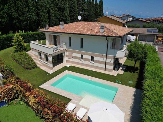 Villa en Desenzano del Garda, Provincia di Brescia