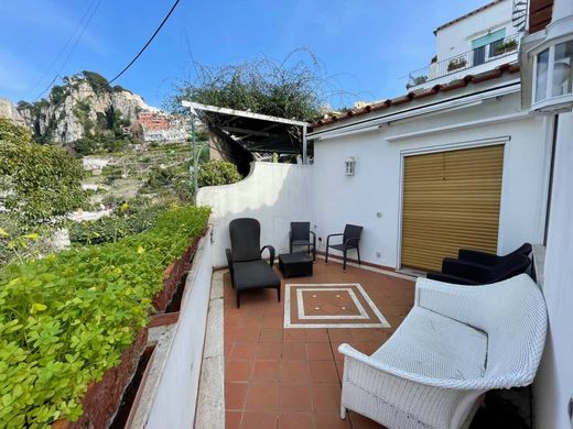 Apartment in Capri, Naples