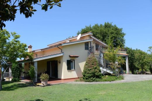 Villa in Trevignano Romano, Rome