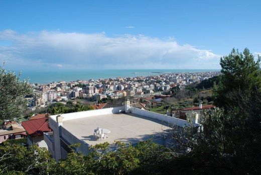 Villa a Pescara, Abruzzo