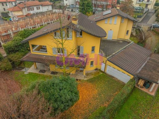 Villa in Cadorago-Caslino al Piano, Provincia di Como