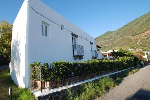 Βίλα σε Leni, Messina