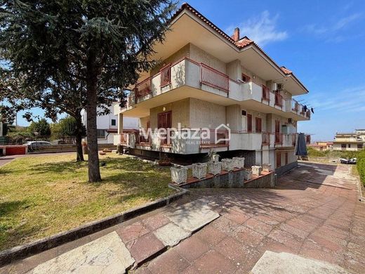 Villa in Pollena Trocchia, Naples