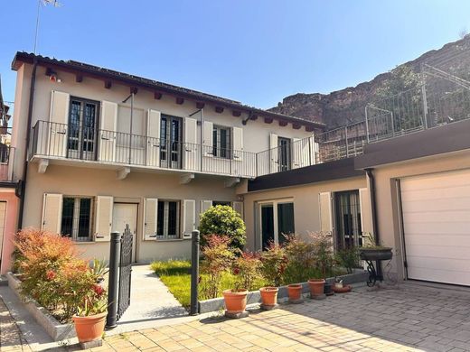 Villa à Asti, Provincia di Asti