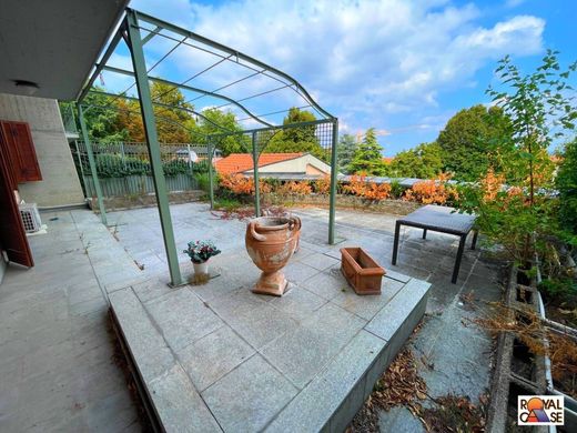 Apartment / Etagenwohnung in Rivoli, Turin