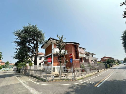 빌라 / Locate di Triulzi, Città metropolitana di Milano