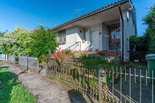 Villa in Trezzano sul Naviglio, Città metropolitana di Milano