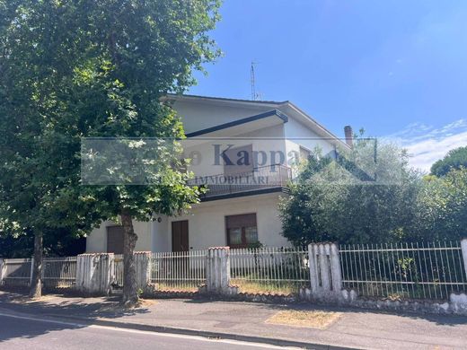 Villa in Cernusco sul Naviglio, Milan