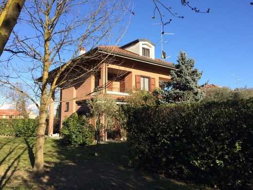 Villa in San Giuliano Milanese, Milan