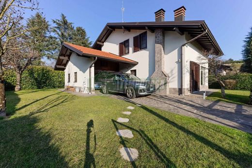 Villa in Carnate, Province of Monza and Brianza