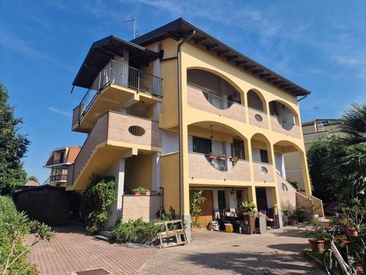 Διαμέρισμα σε Buccinasco, Città metropolitana di Milano