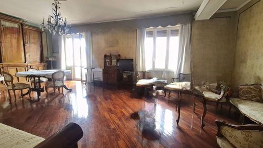 Penthouse Napoli, Napoli ilçesinde