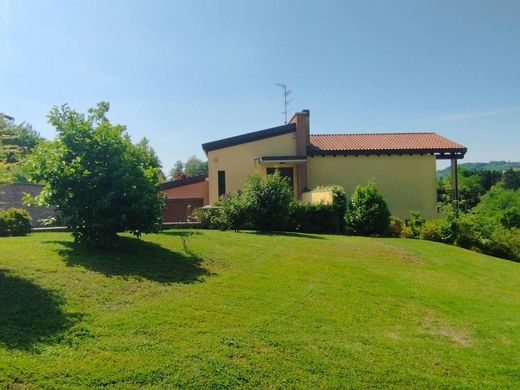 Villa a Buguggiate, Varese