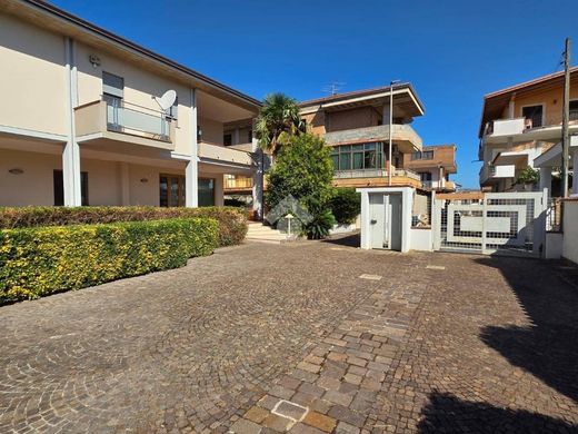 Вилла, San Marcellino, Provincia di Caserta