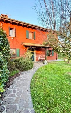 联排别墅  San Giovanni in Persiceto, 博罗尼亚省