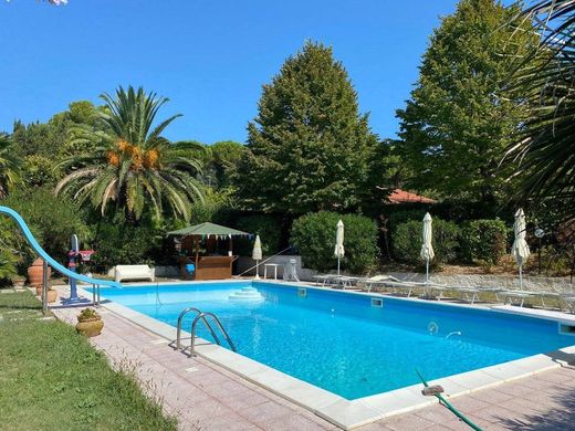 Villa Pesaro, Pesaro e Urbino ilçesinde