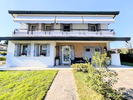 Villa in Casier, Provincia di Treviso