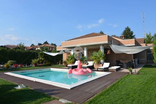 Villa in Bernareggio, Provincia di Monza e della Brianza