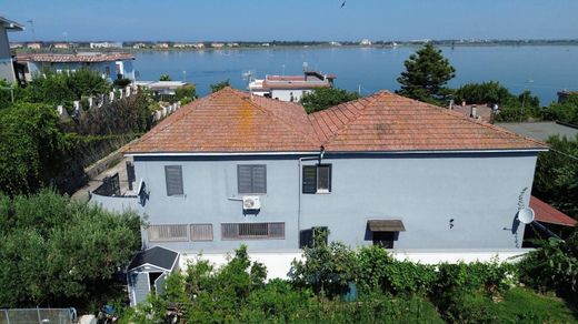 别墅  Giugliano in Campania, 那不勒斯省