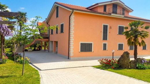Villa in Trevignano Romano, Rome