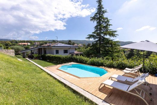 Negrar, Provincia di Veronaのテラスハウス