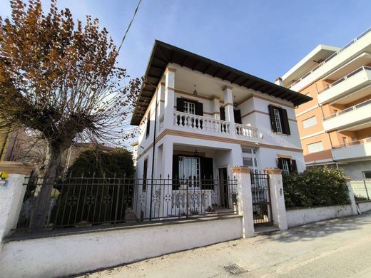 Villa en L'Aquila, Aquila