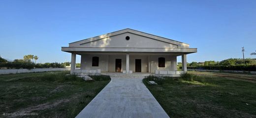 Villa a Cisterna di Latina, Latina