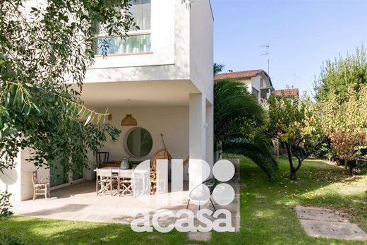 Villa - Cesenatico, Provincia di Forlì-Cesena