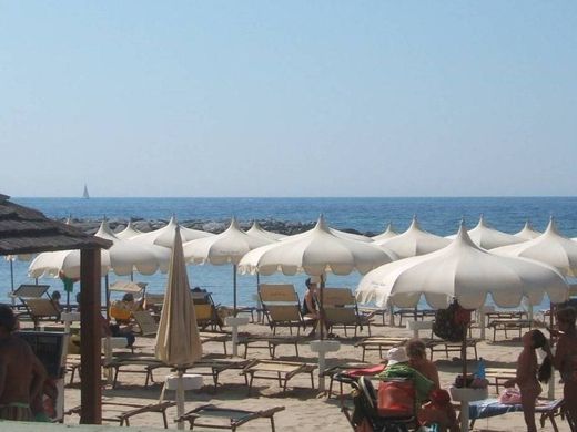 Apartment / Etagenwohnung in Taggia, Provincia di Imperia