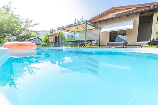 Villa in Nembro, Provincia di Bergamo
