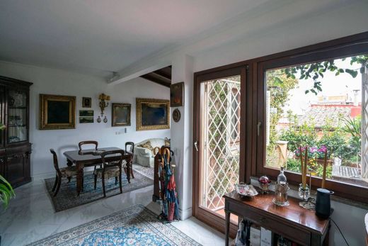 Penthouse Roma, Lazio bölgesinde