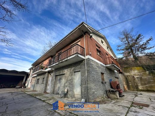 Villa à Nizza Monferrato, Provincia di Asti