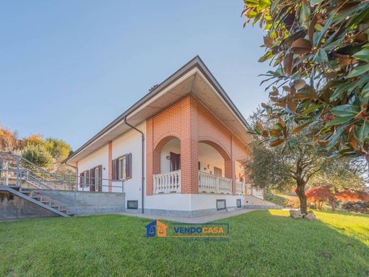 Villa in Guarene, Provincia di Cuneo