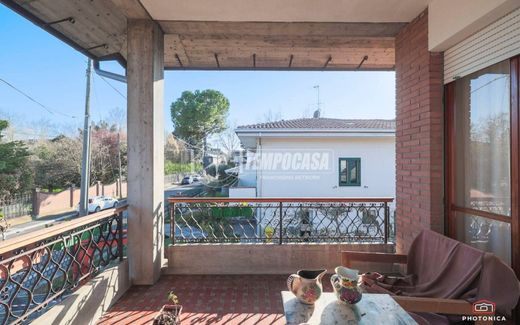 Villa a Forlì, Forlì-Cesena