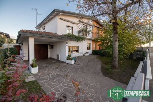 Villa in San Giuliano Milanese, Città metropolitana di Milano