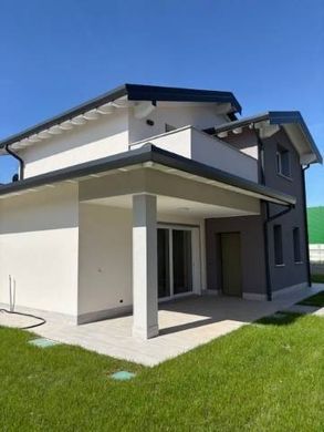 Villa in Cassano d'Adda, Milan