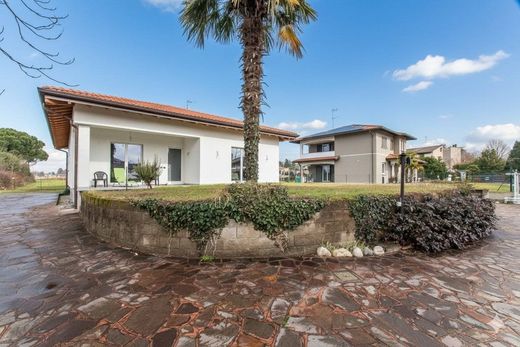 Villa in Limido Comasco, Provincia di Como